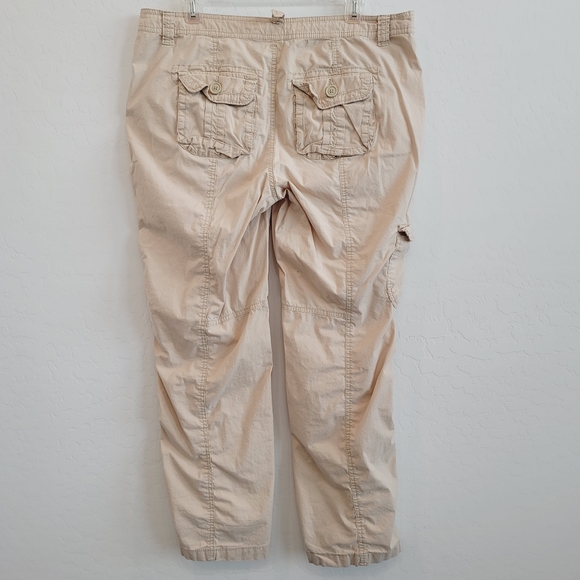 Duo Maternity Beige Pants/Capris Size Large - Picture 4 of 12